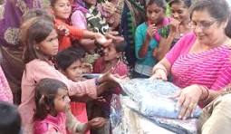images (2) गोयल परिवार ने राजकीय माध्यमिक विद्यालय के 230-निर्धन बच्चों को बाँटे गर्म स्वैटर