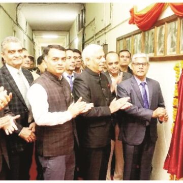 3 (2) लुवास में पशु चिकित्सा नेत्र विज्ञान इकाई का उद्घाटन