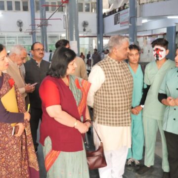WhatsApp Image 2023-12-01 at 6.23.57 PM अग्रोहा मेडिकल में मनाया गया विश्व एड्स दिवस जागरूकता ही एड्स से बचाव का सर्वोत्तम उपचार: जगदीश मित्तल