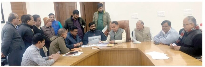 विधायक विनोद भयाना ने की विभिन्न विभागों के अधिकारियों के साथ बैठकअधिकारी शहर के विकास को लेकर स्वीकृत 14 करोड़ 29 लाख रुपए की राशि से होने वाले सभी विकास कार्यों को जल्द करवाएं शुरू : भयाना