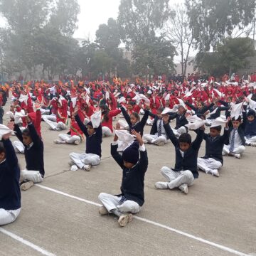 AIPRO 05 गणतंत्र दिवस समारोह के लिए स्थानीय लघु सचिवालय परिसर में फुल ड्रेस फाइनल रिहर्सल आयोजित-विभिन्न स्कूल के बच्चों ने पीटी, डंबल व लेजियम शो की दी शानदार प्रस्तुतियां