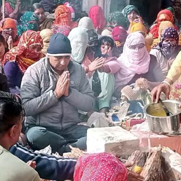 Bjp 3 राम लला प्राण प्रतिष्ठा का दिन देशवासियों के लिए ऐतिहासिक व महत्वपूर्ण : आशा खेदड़-खेदड़ के शिव मंदिर में आयोजित हवन यज्ञ कार्यक्रम में जिला अध्यक्ष सहित सैंकड़ों ग्रामीण हुए शामिल–जिलेभर में अनेक स्थानों पर हुए हवन, पूजन, भंडारा व प्रसाद वितरण का कार्यक्रम-