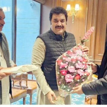 WhatsApp Image 2024-01-08 at 16.39.10_01c55e3d भाजपा प्रदेश महामंत्री सुरेन्द्र पूनिया ने की कुलदीप बिश्नोई से शिष्टाचार मुलाकात दोनों नेताओं ने की प्रदेश के ताजा हालात पर चर्चा