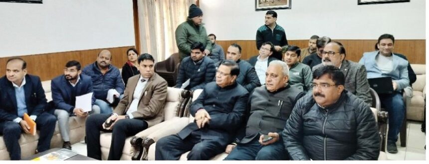 शहरी स्थानीय निकाय मंत्री डॉ कमल गुप्ता ने विकास कार्यों की समीक्षा हेतु अधिकारियों की ली बैठक
