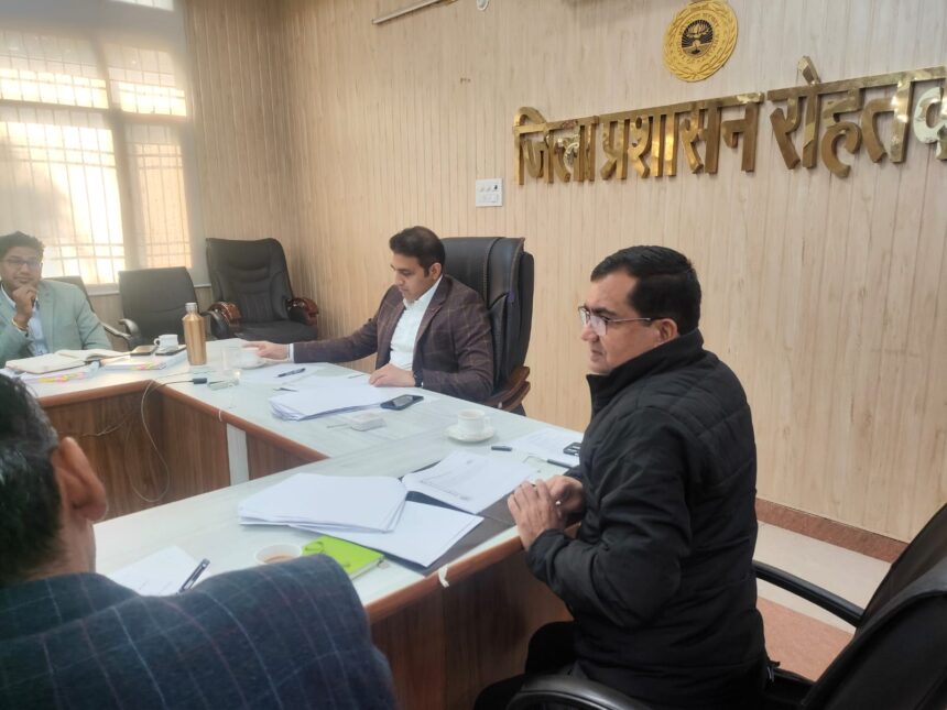 03 एक सप्ताह के भीतर निर्माण सामग्री का मूल्य करें निर्धारित :- उपायुक्त अजय कुमार- डीसी की अध्यक्षता में विकास कार्यों को लेकर समीक्षा बैठक आयोजित