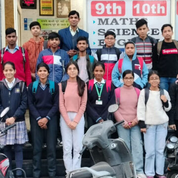 22Feb01FreeStudy नौवीं से बारहवीं कक्षा के बच्चों की निशुल्क शिक्षा के लिए रजिस्ट्रेशन के लिए उमड़ रहे विद्यार्थी