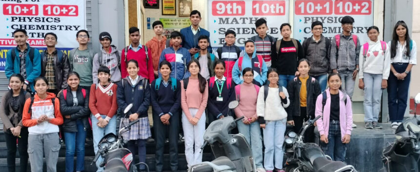 22Feb01FreeStudy नौवीं से बारहवीं कक्षा के बच्चों की निशुल्क शिक्षा के लिए रजिस्ट्रेशन के लिए उमड़ रहे विद्यार्थी
