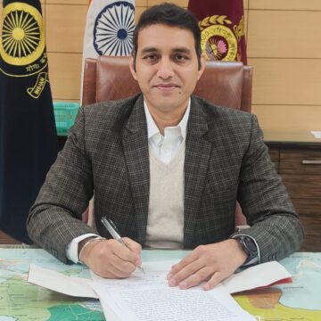 DC_Ajay_Kumar_2 कलानौर नगर पालिका के आम चुनाव के दृष्टिगत मतदाता सूचियों का 18 मार्च को होगा अंतिम प्रकाशन :- उपायुक्त अजय कुमार- 9 फरवरी को आमंत्रित किए जायेंगे दावे एवं आपत्तियां, 16 फरवरी रहेगी अंतिम तिथि