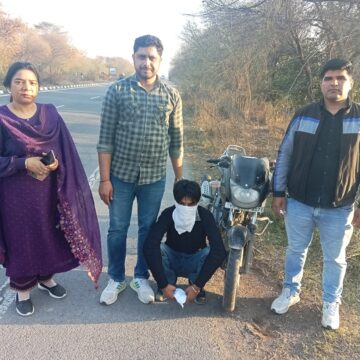 IMG20240222173013 *हरियाणा राज्य नार्कोटिक्स कन्ट्रोल ब्यूरो युनिट हिसार की टीम ने नेशनल हाईवे गांव चिकनवास नजदीक काजला मोड़ हाईवे पुल से एक नशा तस्कर को हेरोईन समेत किया काबू।*