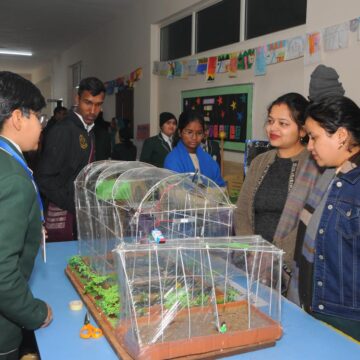 St. Xavier School Photo-2 *सेंट जेवियर स्कूल में आयोजित विज्ञान प्रदर्शनी में छात्रों ने दिखाई अपनी प्रतिभा*