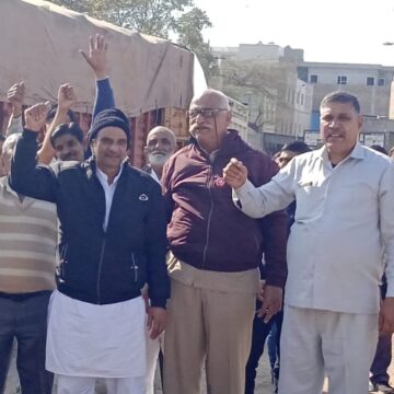 *हिट एंड रन कठोर कानून के खिलाफ ट्रांसपोर्ट वर्करों ने प्रदर्शन कर उपायुक्त को ज्ञापन सौंपा*