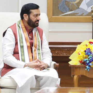 Cm-1 copy (1) पीएम से मिले सीएम, प्रदेश के सियासी हालातों पर की चर्चा