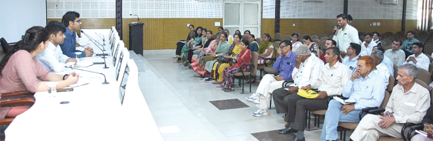अतिरिक्त उपायुक्त ने मतदाता जागरूकता अभियान के तहत स्कूल संचालकों की ली बैठक