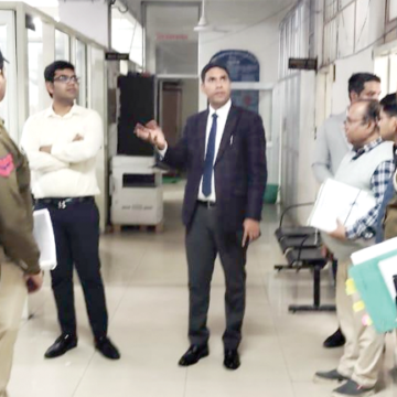 उपायुक्त ने कार्यालयों का किया औचक निरीक्षण