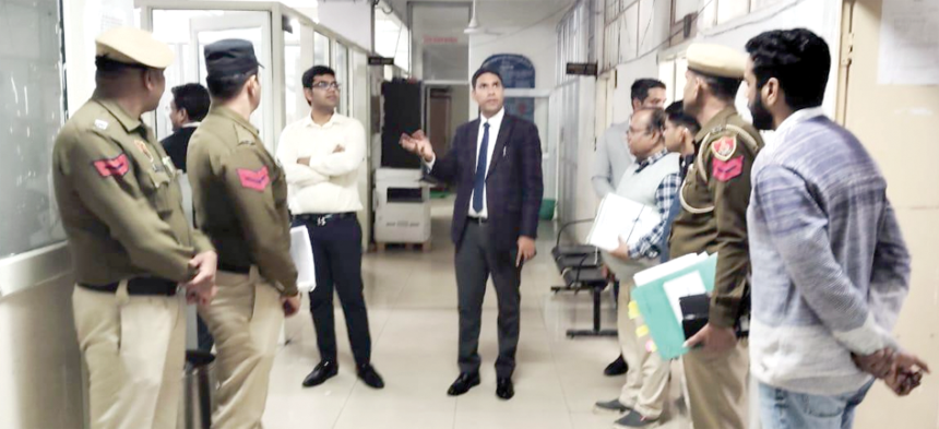 उपायुक्त ने कार्यालयों का किया औचक निरीक्षण