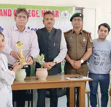 दयानन्द महाविद्यालय, हिसार में विज्ञान और तकनीकी विषय पर आयोजित हुई पोस्टर मेकिंग प्रतियोगिता