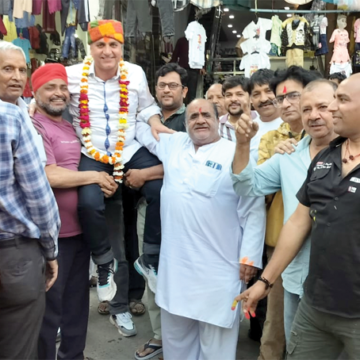 हांसी नगर परिषद में भ्रष्टाचार को उजागर करने वाले सुमित कथूरिया का उमरा गेट व्यापार मंडल के सदस्यों ने किया स्वागत 