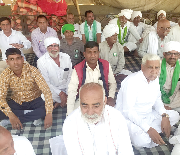 Morcha copy (2) धरना स्थल पर 23 मार्च को लोकतंत्र बचाओ दिवस मनाएंगे-एसकेएम
