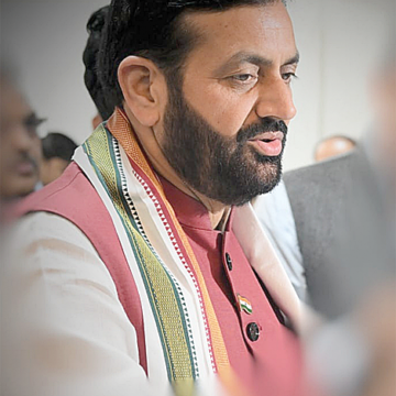 Nayab singh copy (1) सफाई और जोखिम से भरे कार्यों में अनुबंध पर लगे कर्मचारियों का होगा बीमा