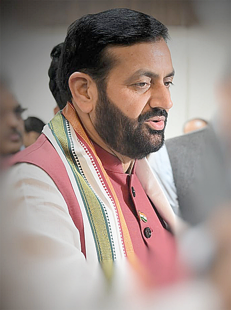Nayab singh copy (1) सफाई और जोखिम से भरे कार्यों में अनुबंध पर लगे कर्मचारियों का होगा बीमा
