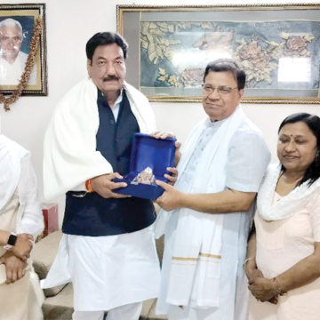 Ranjeet copy स्वास्थ्य मंत्री डॉ. कमल गुप्ता के आवास पर पहुंच कर हिसार से लोकसभा प्रत्याशी रणजीत चौटाला ने किया चुनावी विचार- विमर्श