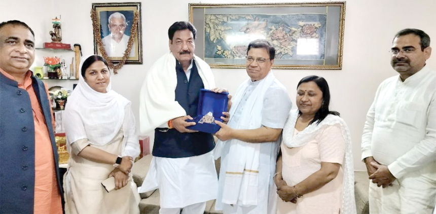 Ranjeet copy स्वास्थ्य मंत्री डॉ. कमल गुप्ता के आवास पर पहुंच कर हिसार से लोकसभा प्रत्याशी रणजीत चौटाला ने किया चुनावी विचार- विमर्श