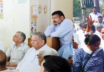 हिसार में कांग्रेसियों का प्रदर्शन, भाजपा का पुतला जलाया