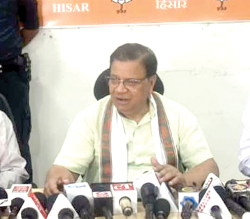 Dr हिसार, 24 अप्रैल : राज्य के स्वास्थ्य मंत्री एवं हिसार के विधायक डॉ. कमल गुप्ता ने कांग्रेस के घोषणापत्र को तुष्टिकरण का प्रतीक बताया है।