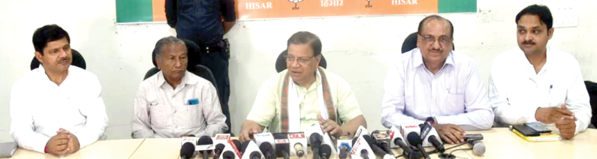 Dr हिसार, 24 अप्रैल : राज्य के स्वास्थ्य मंत्री एवं हिसार के विधायक डॉ. कमल गुप्ता ने कांग्रेस के घोषणापत्र को तुष्टिकरण का प्रतीक बताया है।