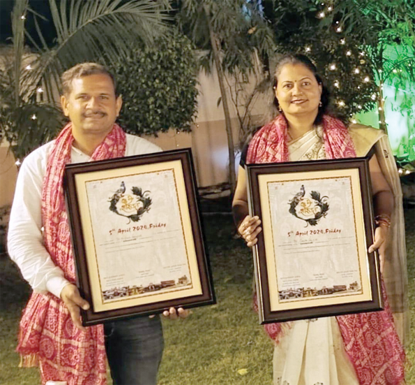 Jangra copy हिसार के कलाकार जांगड़ा दंपति को मिला Óशाश्वत श्रीÓ कला पुरस्कार से सम्मान