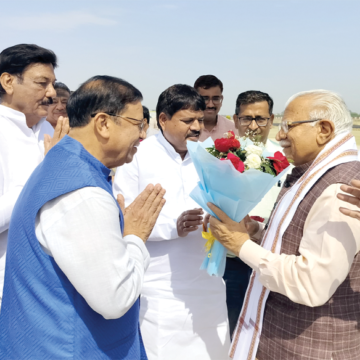 Khatar copy हिसार हवाई अड्डे पर किया पूर्व सीएम मनोहर लाल खट्टर का स्वागत