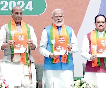 70 साल से ऊपर के बुजुर्गों को 5 लाख तक मुफ्त इलाज, गरीबों को 3 करोड़ घर देंगे : पीएम मोदी