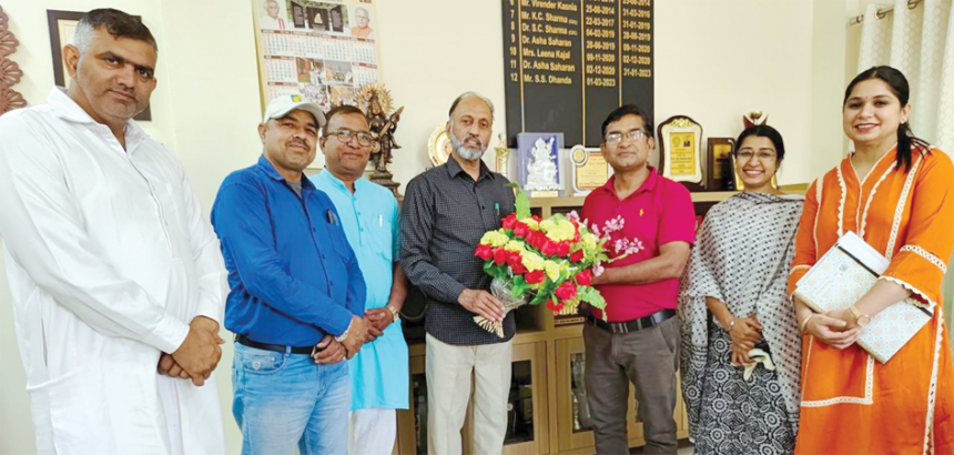 Ramesh Arya copy पृथ्वी पर जीवन बचाने के लिए प्रत्येक व्यक्ति को पर्यावरण संरक्षण में संलग्न रहना चाहिए : डॉ. रमेश आर्य