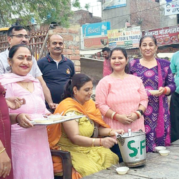 Ramlala copy रामलला के जन्मोत्सव पर लगाया भंडारा