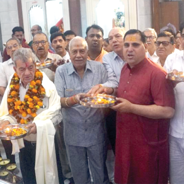 प्रथम नवरात्रे पर हनुमान मंदिर मंडल ट्रस्ट, मोती बाजार में प्रज्जवलित की गई सैकड़ों अखण्ड ज्योतें