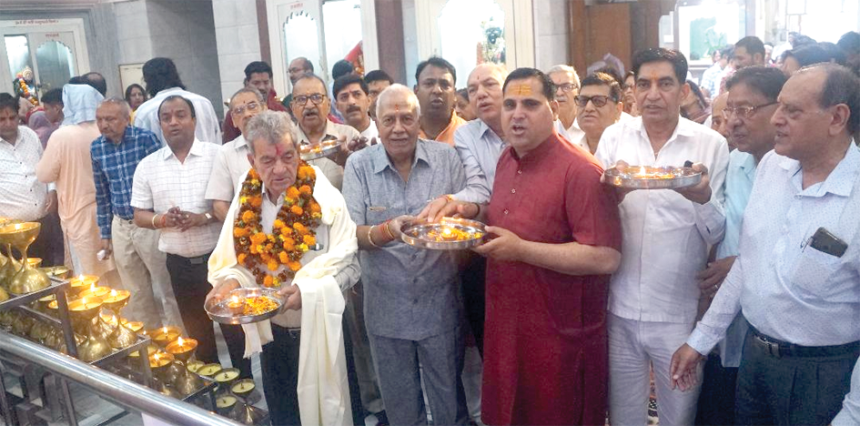 प्रथम नवरात्रे पर हनुमान मंदिर मंडल ट्रस्ट, मोती बाजार में प्रज्जवलित की गई सैकड़ों अखण्ड ज्योतें