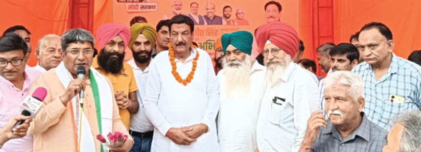 रणजीत चौटाला पहुंचे भाजपा नेता प्रवीण पोपली के आवास पर
