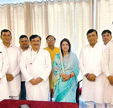 Indra devi copy (1) अनेक सरपंचों व गणमान्य व्यक्तियों ने किया रणजीत सिंह समर्थन, इंदिरा देवी ने जताया आभार, सुख-दुख में साथ रहने की कही बात