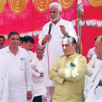 इंडिया गठबंधन के उम्मीदवार ने जयप्रकाश जेपी ने किया आदमपुर के गांवों का दौरा