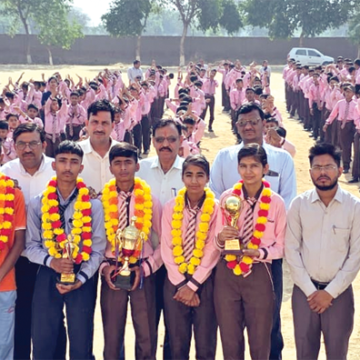 लक्ष्य स्कूल की दसवीं कक्षा के परीक्षा परिणाम रहा शानदार,