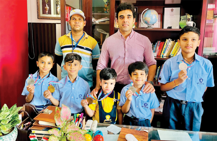 आइस स्केटिंग चैंपियनशिप में स्प्रिंग फील्ड स्कूल के बच्चों ने जीते मेडल