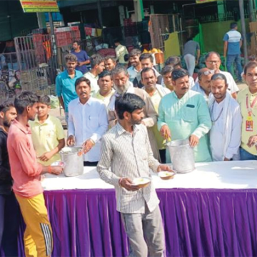 bhandra copy (1) श्रीश्याम बालाजी सेवादार मंडल ने बारस पर नई सब्जी मंडी में लगाया भंडारा