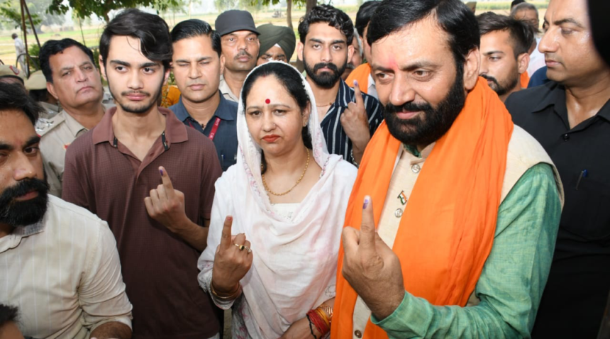 saini हिसार में दोपहर 3 बजे तक 46.26 प्रतिशत वोटिंग, नलवा में सबसे ज्यादा मतदान; पुलिस ने जलेबी लगा वोटरों को लुभाने वालों के टेंट उखाड़े