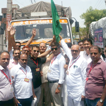 Bhandra copy शिव सेवक मंडल द्वारा अमरनाथ भंडारे के लिये खाद्य सामग्री से भरे 2 ट्रक रवाना