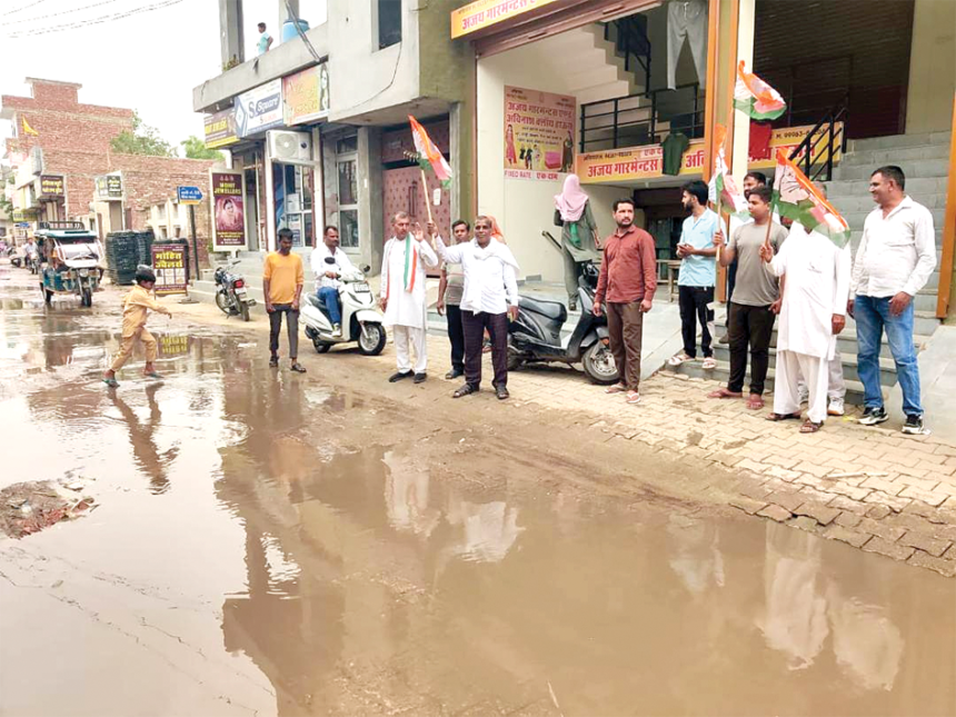 Bhupindr gagwa copy बदहाल सीवर व्यवस्था को लेकर मिल गेट व भारत नगर में विरोध प्रदर्शन