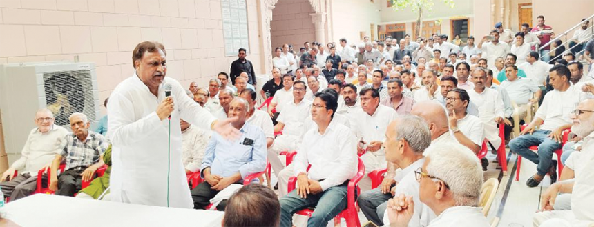 Bajrang copy (6) फायरिंग करके करोड़ों रुपए की फिरौती मांगने के विरोध में व्यापारियों ने दिया धरना