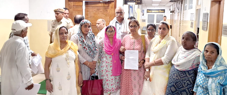 Janwadi copy जनवादी महिला समिति ने सार्वभौमिक स्वास्थ्य सेवाएं उपलब्ध करवाने के लिए उपायुक्त को सौंपा ज्ञापन