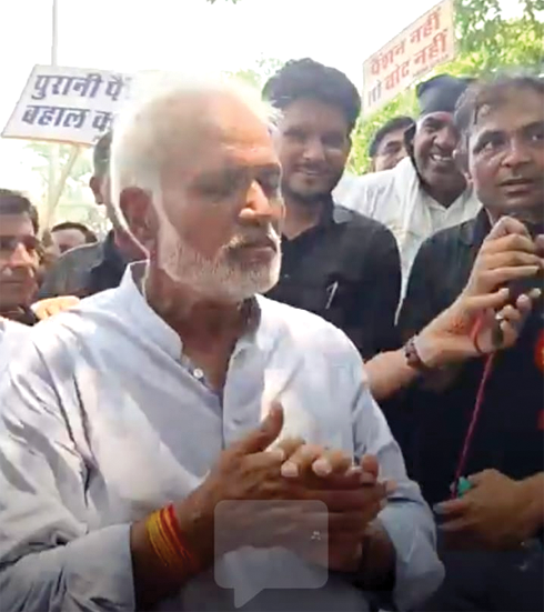 Karmchari copy पुरानी पेंशन को बहाल करने की मांग
