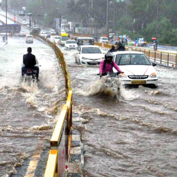 Rain copy महाराष्ट्र, गोवा, केरल राज्यों में भारी बारिश, आईएमडी ने जारी किया रेड अलर्ट, स्कूल बंद
