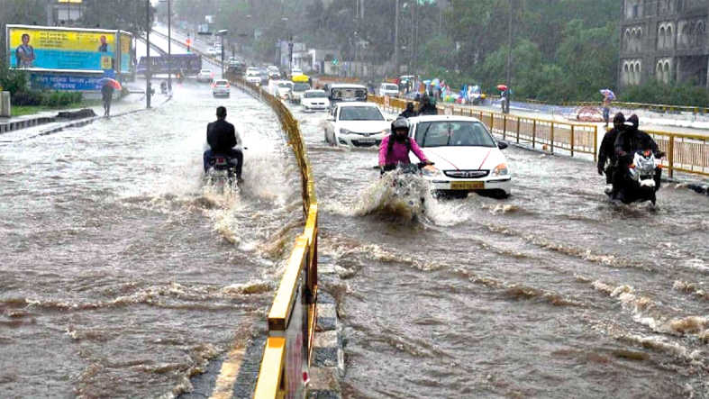 Rain copy महाराष्ट्र, गोवा, केरल राज्यों में भारी बारिश, आईएमडी ने जारी किया रेड अलर्ट, स्कूल बंद